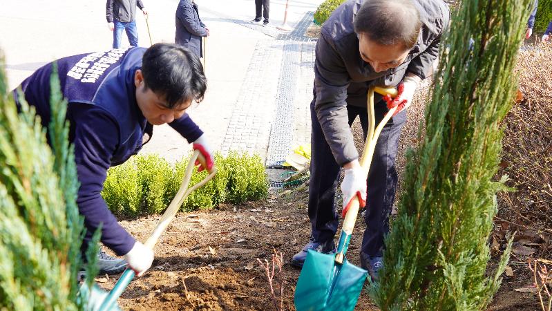 제80회 식목일기념 나무심기 행사2