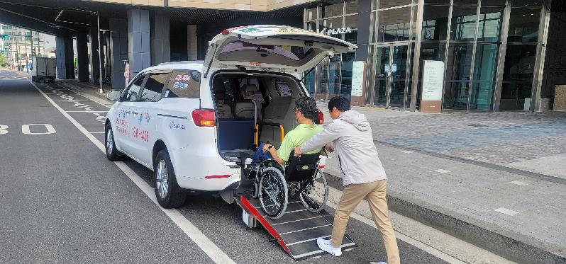 군포도시공사, 교통약자 이동지원센터 장애인의 날 무료운행.jpg